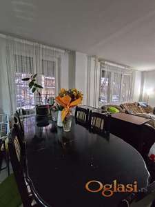 **PORODIČNI STAN KOJI SE RETKO POJAVLJUJE – OGROMNA TERASA 16 m**